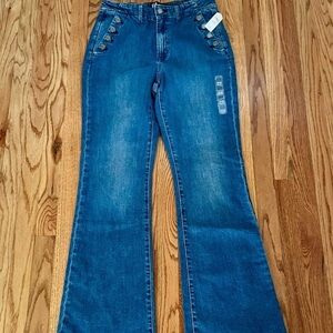 GAP DENIM - NWT - Women’s Flared Jeans. 10/R